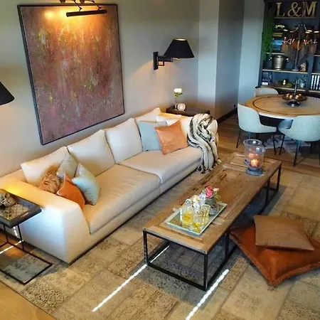 Luxurious Near Park