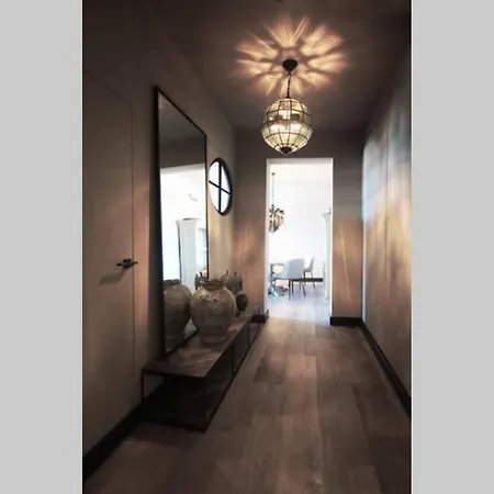 Luxurious Near Park Apartmán